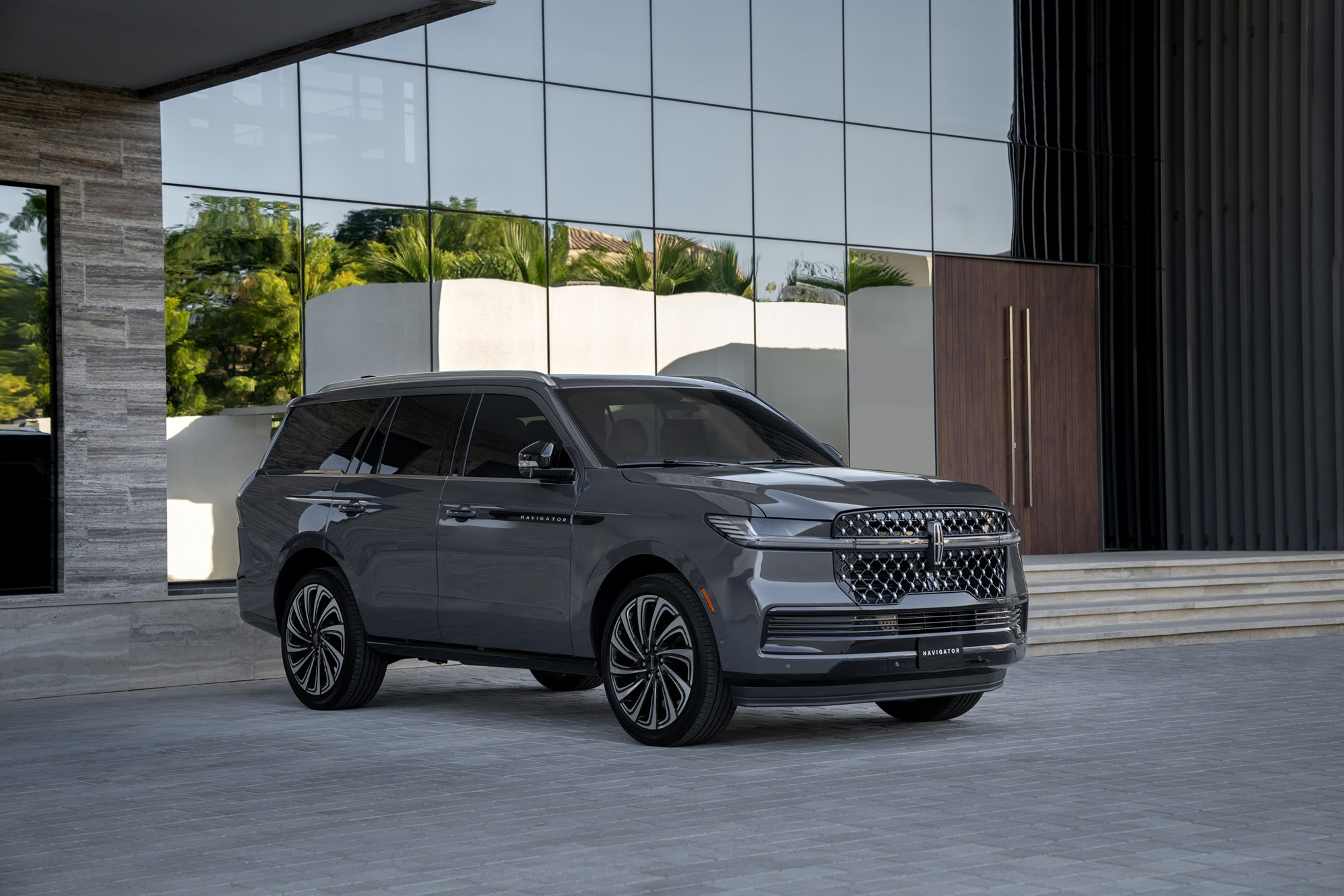 لينكون نافيجيتور الجديدة كلياً تصل إلى الشرق الأوسط بتصميم جريء ومقصورة مبتكرة وقدرات اتصال لا تُضاهى