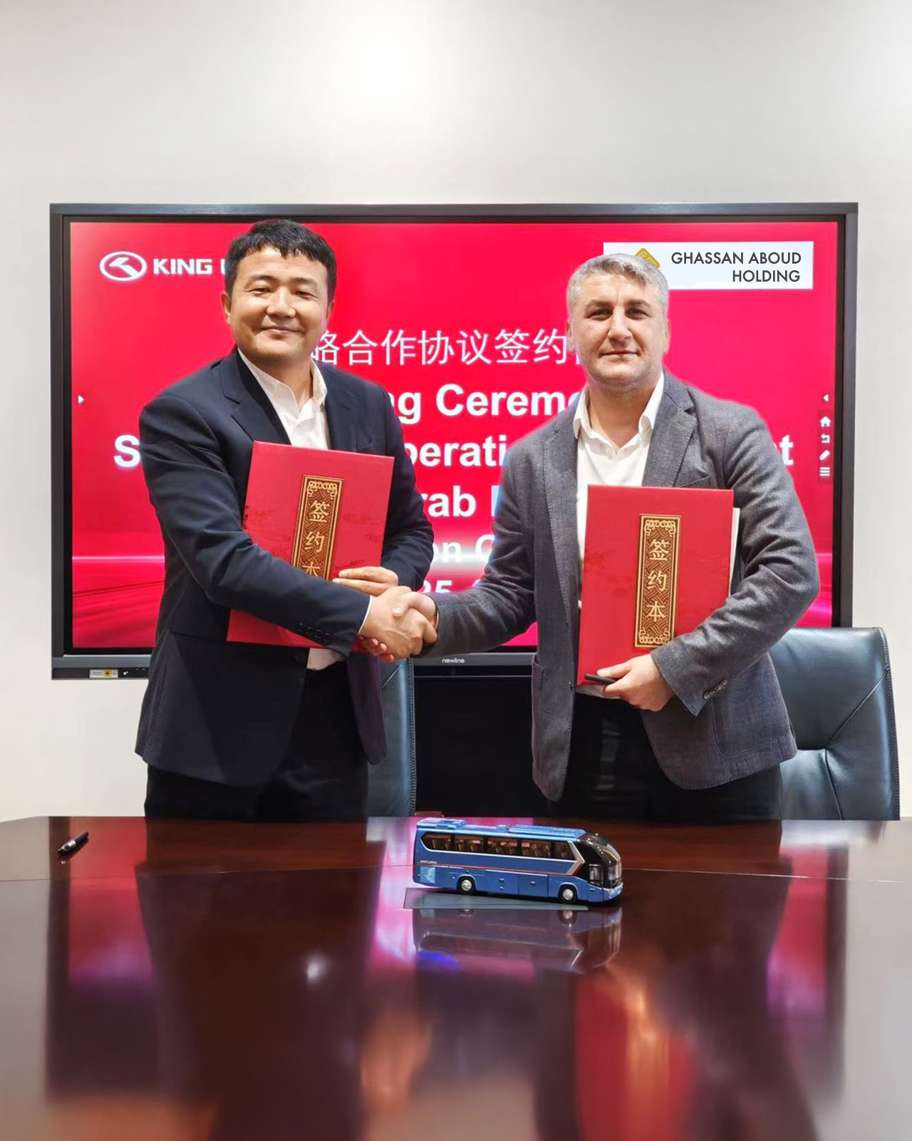 غسان عبود للسيارات توقّع اتفاقية مع “كينغ لونغ” لتعزيز حلول النقل في سوريا اتفاقية توزيع لإدخال حافلات حديثة وعالية الجودة لخدمة احتياجات السكان في سوريا