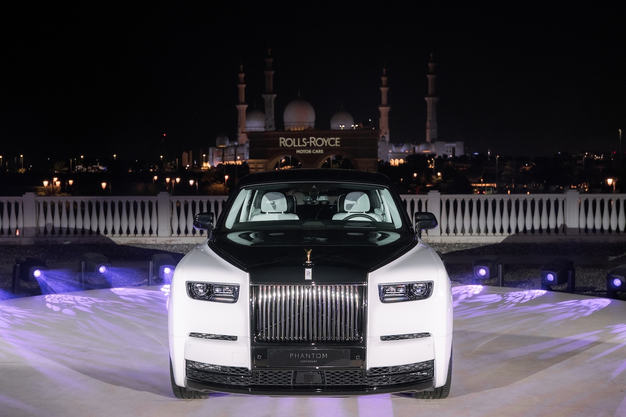 رولز-رويس موتور كارز أبوظبي تكشف عن مجموعة فانتوم سينتينري الخاصة