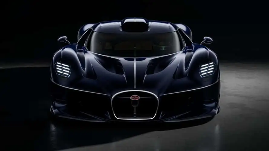 بوجاتي Destrier باللون Sapphire Celeste والمبنية على منصة بوليد